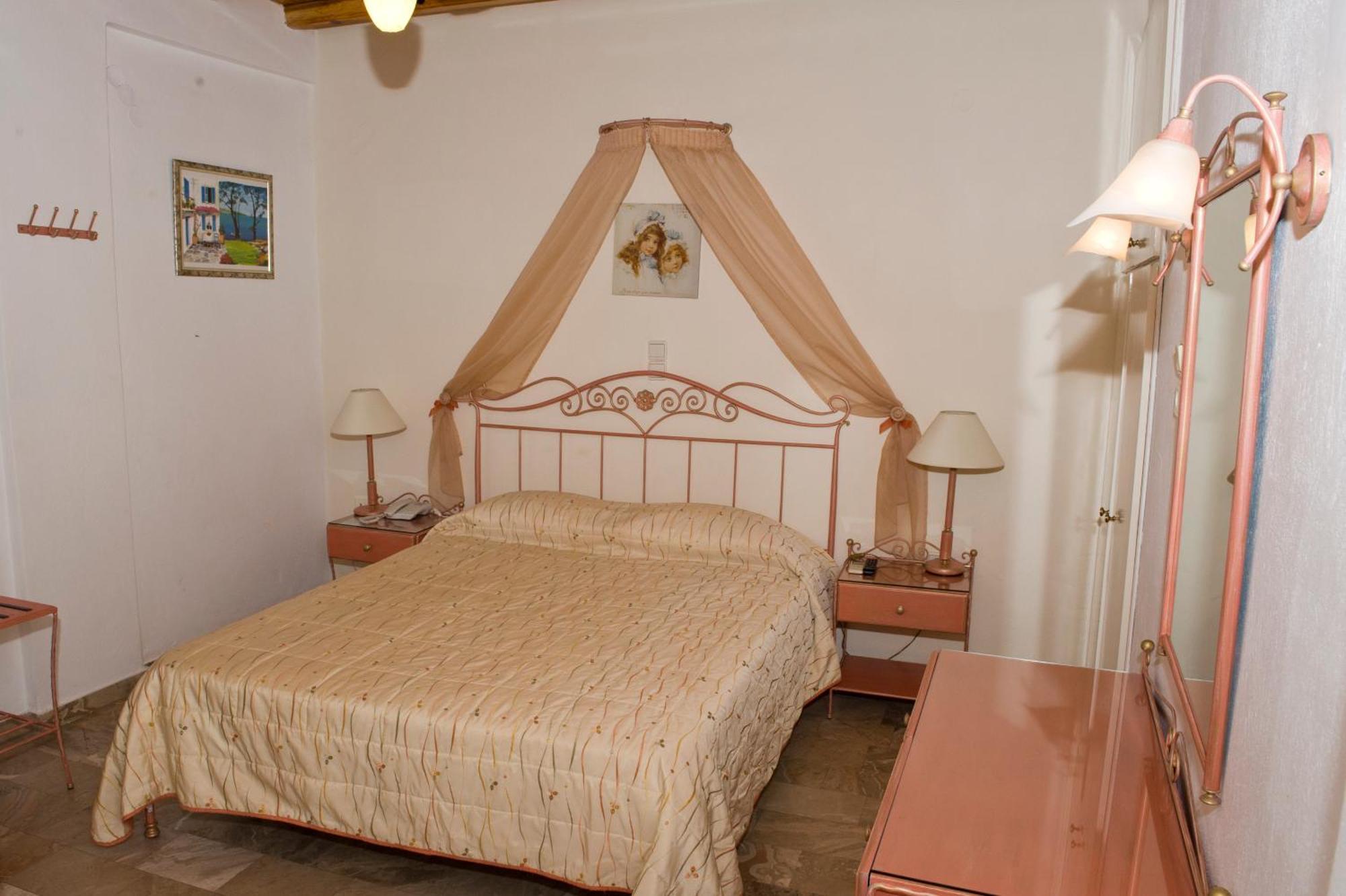 Vana Holidays Ornos  Room photo