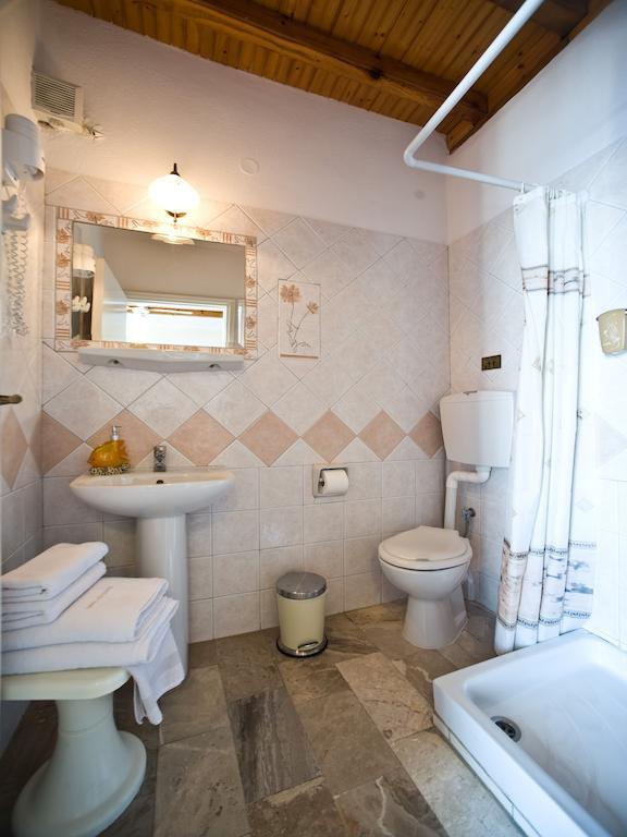 Vana Holidays Ornos  Room photo