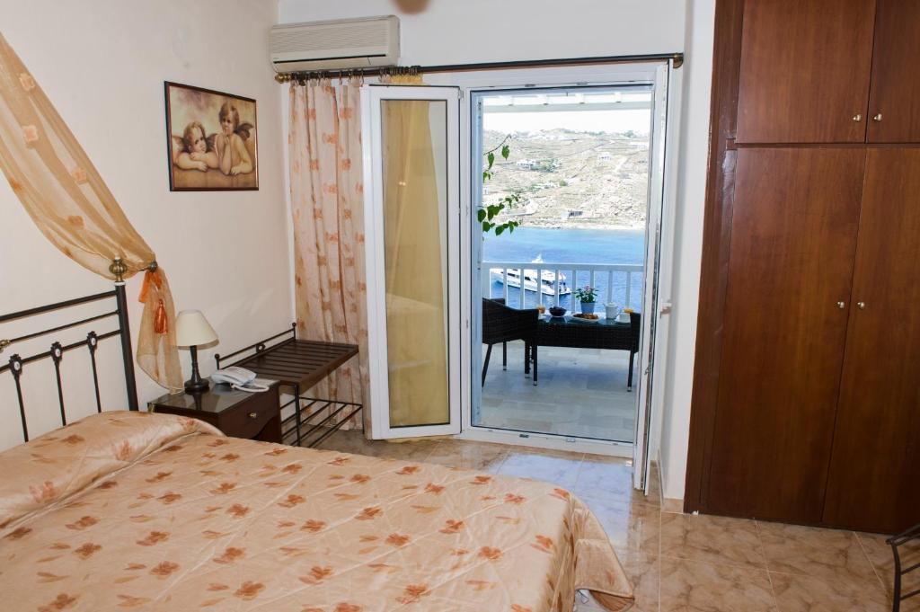 Vana Holidays Ornos  Room photo