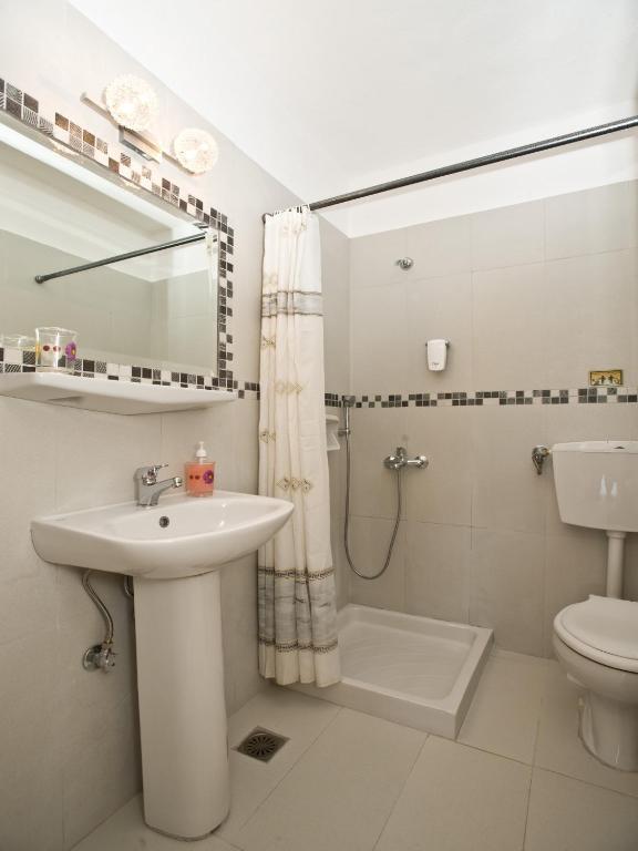 Vana Holidays Ornos  Room photo