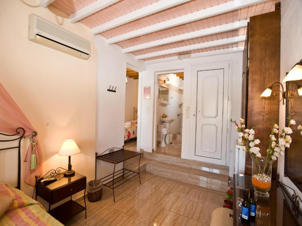 Vana Holidays Ornos  Room photo