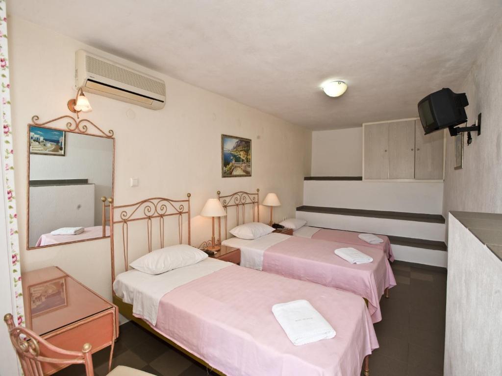 Vana Holidays Ornos  Room photo