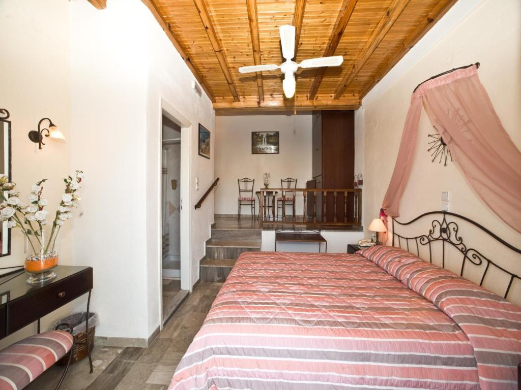 Vana Holidays Ornos  Room photo